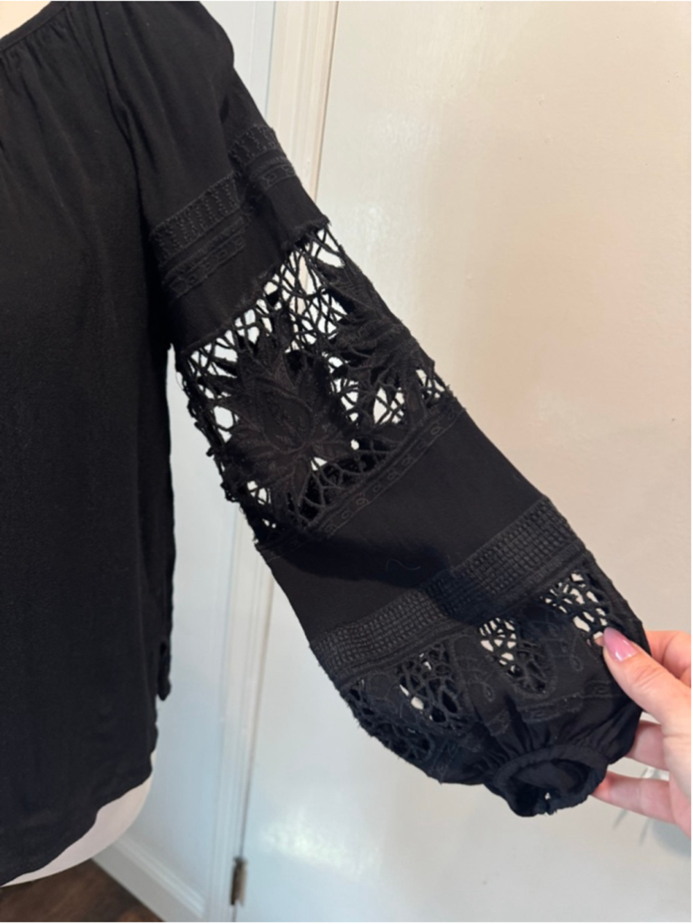 ASTR The Label | Crochet Balloon Sleeve Peasant Blouse | Black | Size Small - Picture 3 of 6